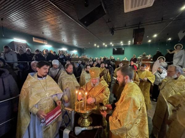 У Володимирі прихильники УПЦ МП молилися у приміщенні колишнього нічного клубу19