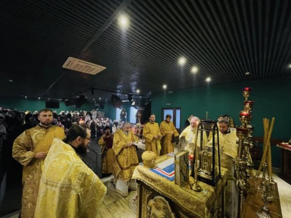 У Володимирі прихильники УПЦ МП молилися у приміщенні колишнього нічного клубу7