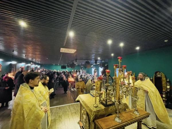 У Володимирі прихильники УПЦ МП молилися у приміщенні колишнього нічного клубу12