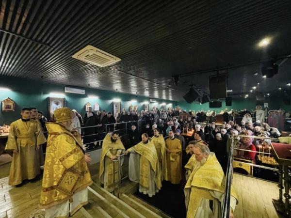 У Володимирі прихильники УПЦ МП молилися у приміщенні колишнього нічного клубу2