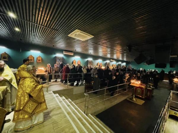 У Володимирі прихильники УПЦ МП молилися у приміщенні колишнього нічного клубу20