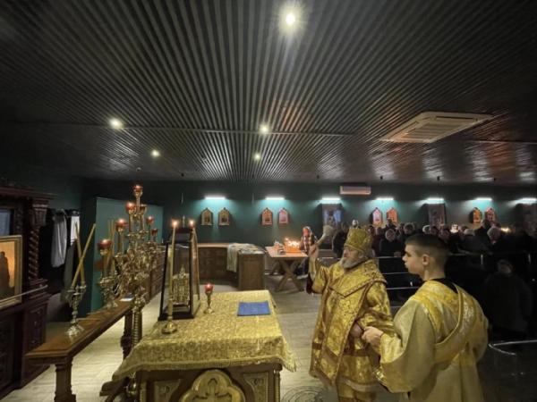 У Володимирі прихильники УПЦ МП молилися у приміщенні колишнього нічного клубу17