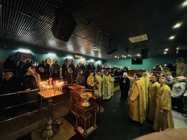 У Володимирі прихильники УПЦ МП молилися у приміщенні колишнього нічного клубу22