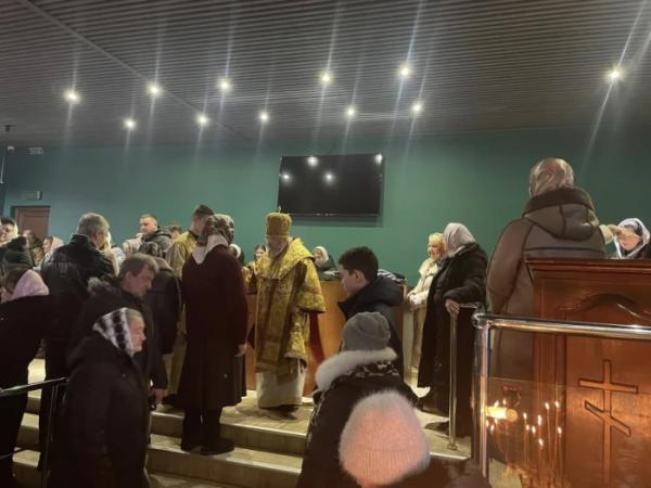 У Володимирі прихильники УПЦ МП молилися у приміщенні колишнього нічного клубу14