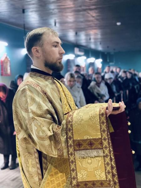 У Володимирі прихильники УПЦ МП молилися у приміщенні колишнього нічного клубу8