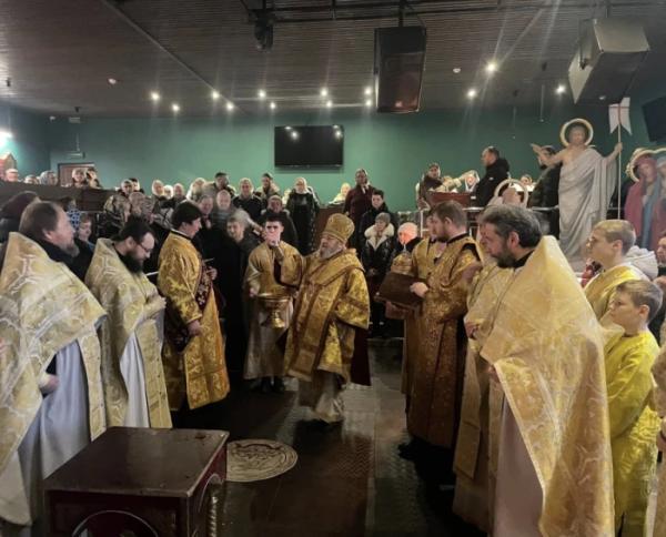 У Володимирі прихильники УПЦ МП молилися у приміщенні колишнього нічного клубу13