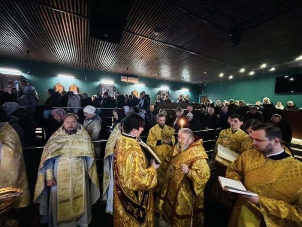У Володимирі прихильники УПЦ МП молилися у приміщенні колишнього нічного клубу21