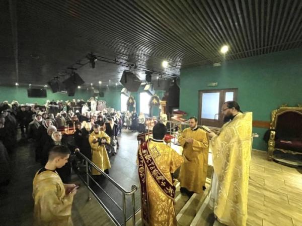 У Володимирі прихильники УПЦ МП молилися у приміщенні колишнього нічного клубу5