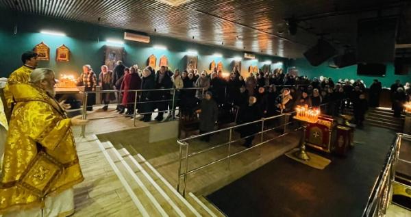 У Володимирі прихильники УПЦ МП молилися у приміщенні колишнього нічного клубу У Володимирі прихильники УПЦ МП молилися у приміщенні колишнього нічного клубу