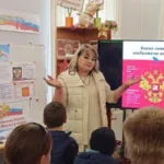 У захопленій Любимівці окупанти провели «міжгалактичний патріотичний час» про нібито «найгордіший герб у Всесвіті»