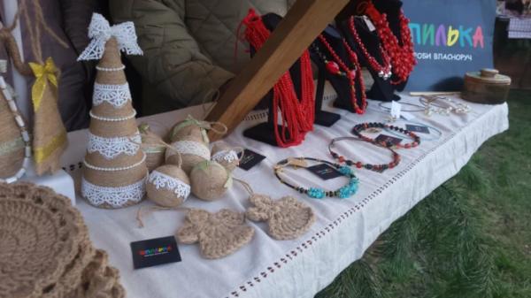 В Острозі на Замковій горі засвітили головну ялинку міста12