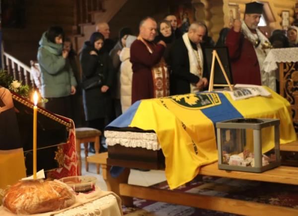 Вараш завмер навколішки: в останню путь провели бійця єгерської бригади Андрія Єзгора5
