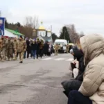 Вараш завмер навколішки: в останню путь провели бійця єгерської бригади Андрія Єзгора