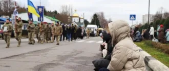 Вараш завмер навколішки: в останню путь провели бійця єгерської бригади Андрія Єзгора