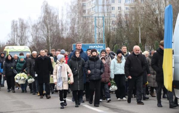 Вараш завмер навколішки: в останню путь провели бійця єгерської бригади Андрія Єзгора7
