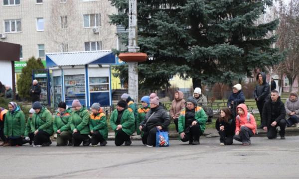 Вараш завмер навколішки: в останню путь провели бійця єгерської бригади Андрія Єзгора8