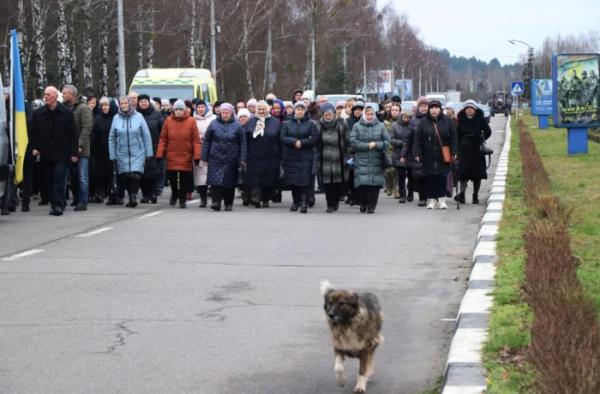 Вараш завмер навколішки: в останню путь провели бійця єгерської бригади Андрія Єзгора9