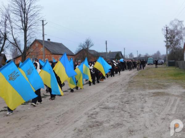 Загинув, рятуючи життя побратимів: у Дібрівську в останню путь провели 31-річного бойового медика1