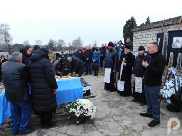 Загинув, рятуючи життя побратимів: у Дібрівську в останню путь провели 31-річного бойового медика4