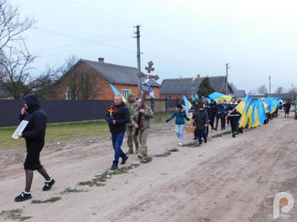 Загинув, рятуючи життя побратимів: у Дібрівську в останню путь провели 31-річного бойового медика11