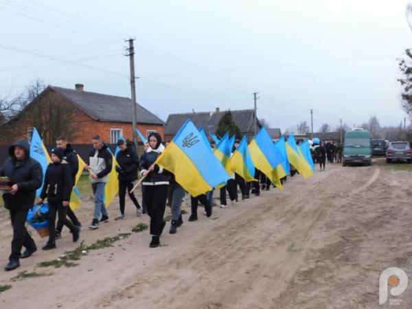 Загинув, рятуючи життя побратимів: у Дібрівську в останню путь провели 31-річного бойового медика9