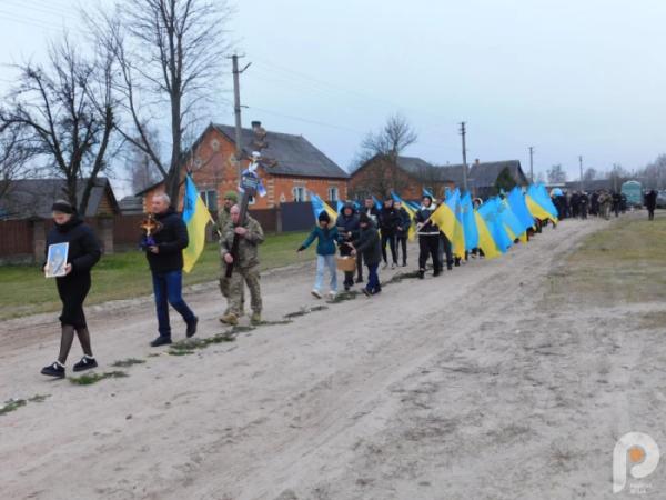 Загинув, рятуючи життя побратимів: у Дібрівську в останню путь провели 31-річного бойового медика10