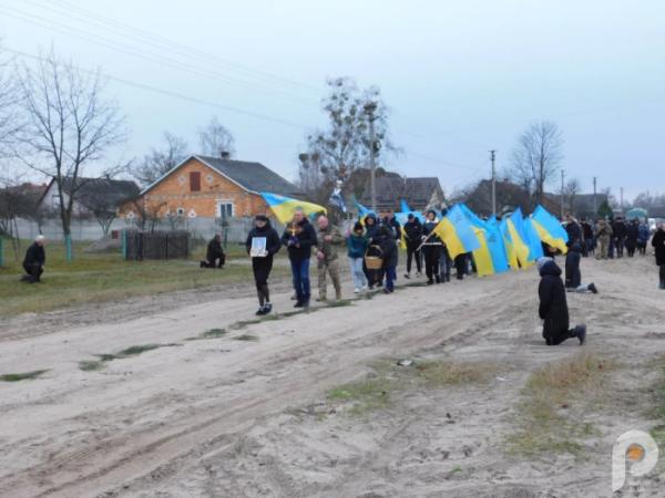 Загинув, рятуючи життя побратимів: у Дібрівську в останню путь провели 31-річного бойового медика16