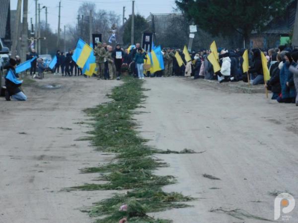Загинув, рятуючи життя побратимів: у Дібрівську в останню путь провели 31-річного бойового медика2