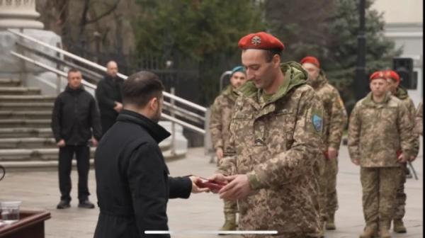Зеленський відзначив державною нагородою захисника Олега Смагу із Сенкевичівки4