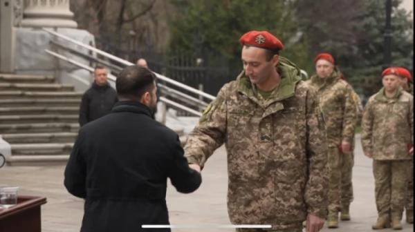 Зеленський відзначив державною нагородою захисника Олега Смагу із Сенкевичівки1