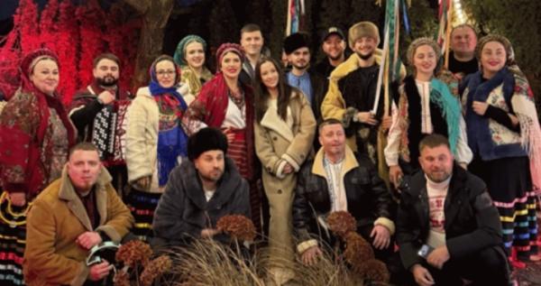 Лучани, які колядували задля порятунку Матвія Колядюка протягом двох днів. Фото з особистого архіву Лучани, які колядували задля порятунку Матвія Колядюка протягом двох днів. Фото з особистого архіву