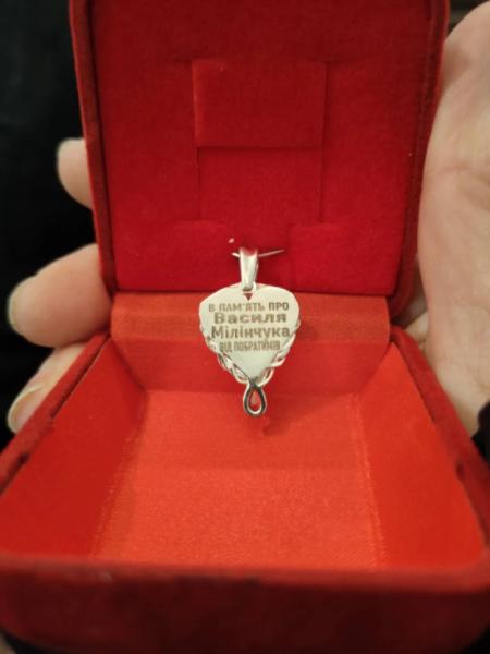 «Батьківське серце»: дітям загиблих захисників з Доросинівської громади вручили іменні срібні обереги3