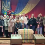 «Батьківське серце»: дітям загиблих захисників з Доросинівської громади вручили іменні срібні обереги