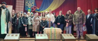 «Батьківське серце»: дітям загиблих захисників з Доросинівської громади вручили іменні срібні обереги