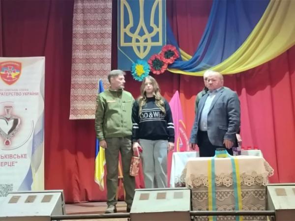 «Батьківське серце»: дітям загиблих захисників з Доросинівської громади вручили іменні срібні обереги7