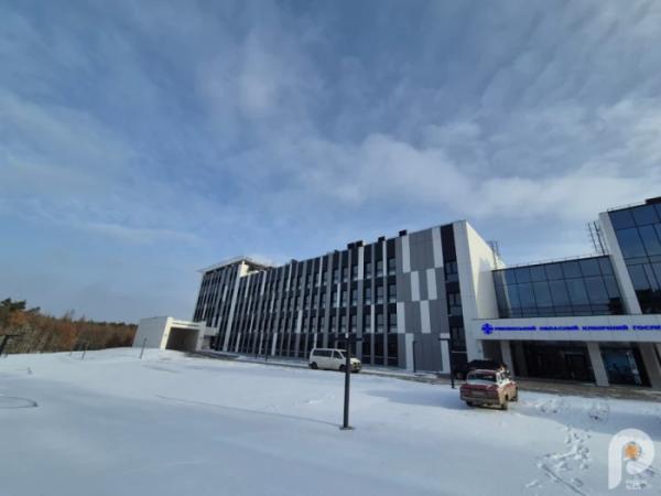 Центральний вхід реабілітаційного корпусу Рівненського обласного клінічного госпіталю