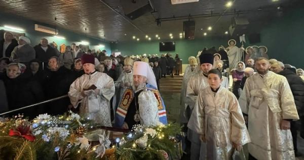 Святкове богослужіння прихильники московського патріархату провели у приміщенні колишнього розважального центру. Фото - з відкритих джерел Святкове богослужіння прихильники московського патріархату провели у приміщенні колишнього розважального центру. Фото - з відкритих джерел