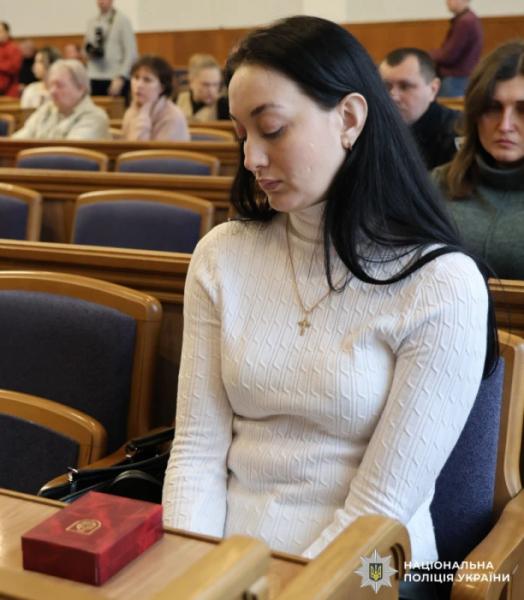 На Кіровоградщині родини загиблих поліцейських отримали обласні відзнаки3