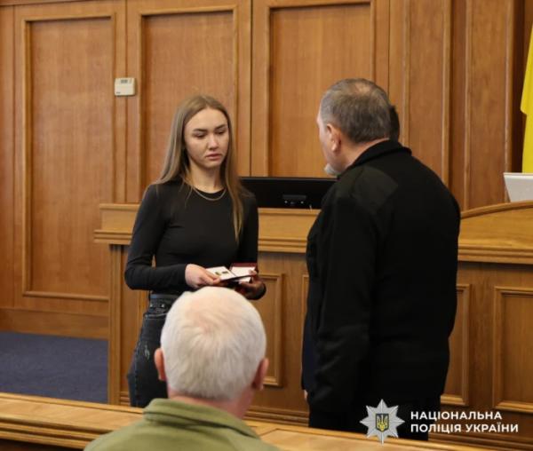 На Кіровоградщині родини загиблих поліцейських отримали обласні відзнаки2