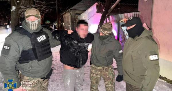 Під час затримання Під час затримання