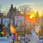 На Майдані Незалежності в Рівному відновили портрети полеглих героїв України