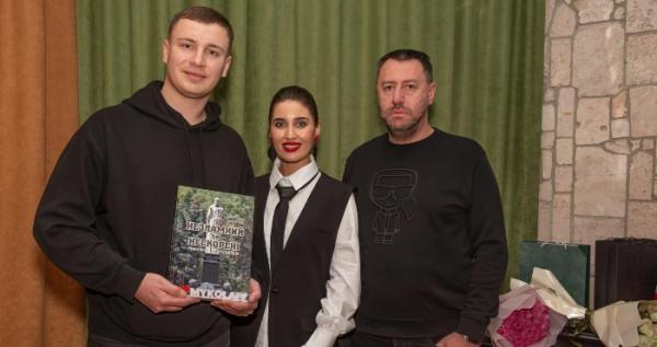 «Незламний та нескорені»: у Миколаєві презентували книгу про героїчну оборону міста