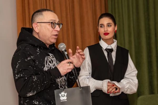 «Незламний та нескорені»: у Миколаєві презентували книгу про героїчну оборону міста1