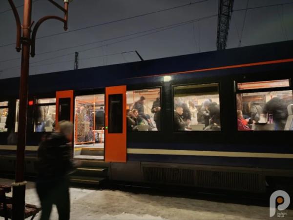 Прибуття і відправлення нового поїзда Львів – Рокитне-Волинське у Ковелі3