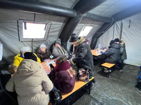 Рятувальники Рівненщини організували два Пункти незламності в Києві для підтримки місцевих мешканців3