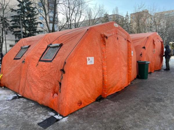 Рятувальники Рівненщини організували два Пункти незламності в Києві для підтримки місцевих мешканців2