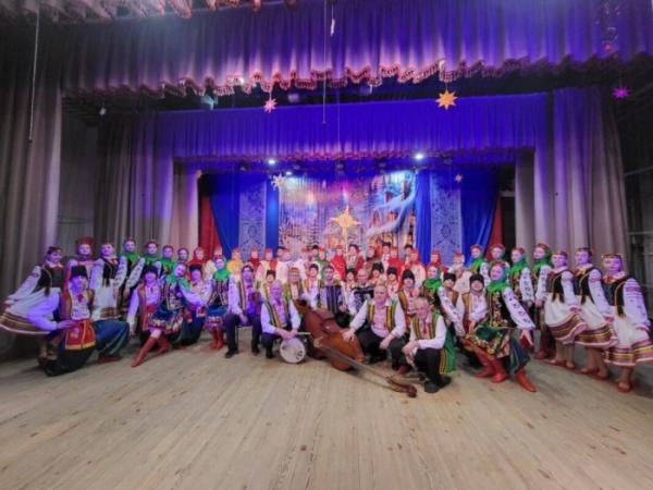 У Ковелі колядував народний аматорський ансамбль пісні і танцю «Лісова пісня»5