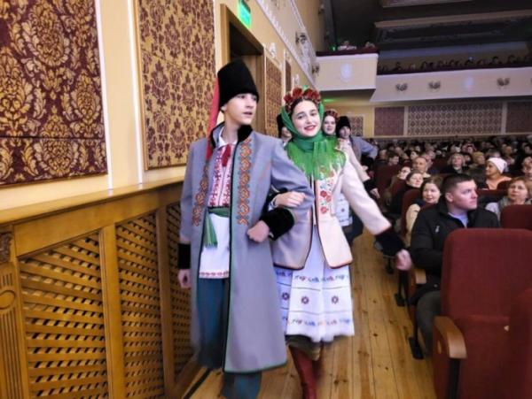 У Ковелі колядував народний аматорський ансамбль пісні і танцю «Лісова пісня»2