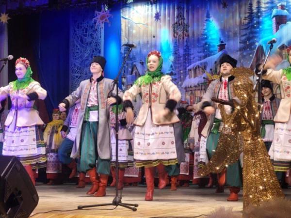У Ковелі колядував народний аматорський ансамбль пісні і танцю «Лісова пісня»8