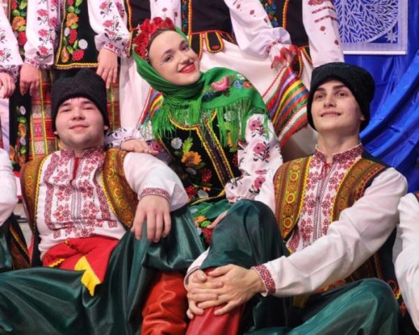 У Ковелі колядував народний аматорський ансамбль пісні і танцю «Лісова пісня»15